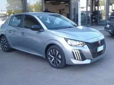 Usata Peugeot 208 Style 101 CV (74 kW) 2025 Grigio Utilitaria