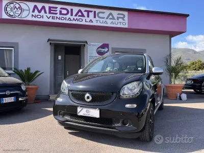 Begagnad Smart ForFour Passion 71 HK (52 kW) 2015 Svart Halvkombi