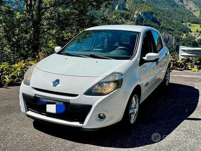 Usata Renault Clio II 75 CV (55 kW) 2010 Bianco Berlina