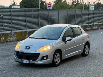 Usata Peugeot 207 70 CV (51 kW) 2012 Argento Berlina