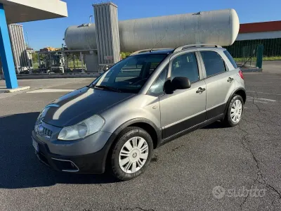 Begagnad Fiat Sedici Emotion 120 HK (88 kW) 2012 Grå SUV
