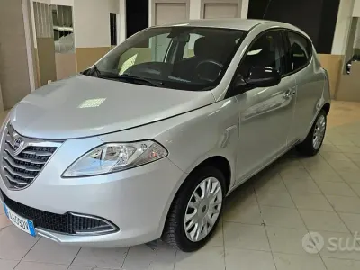 Begagnad Lancia Ypsilon 69 HK (50 kW) 2015 Grå Halvkombi