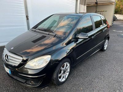 Mercedes B200