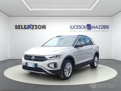 Usata VW T-Roc Life 110 CV (80 kW) 2023 Giallo SUV