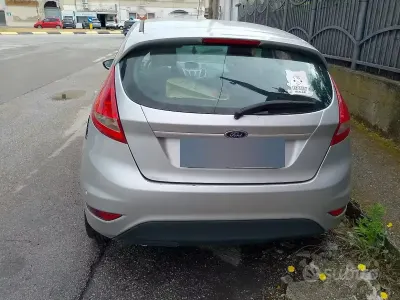 Usata Ford Fiesta 97 CV (71 kW) 2009 Grigio Berlina