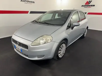 Usata Fiat Grande Punto Emotion 75 CV (55 kW) 2008 Grigio Utilitaria