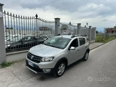 Usata Dacia Sandero Stepway 90 CV (66 kW) 2016 Grigio Berlina