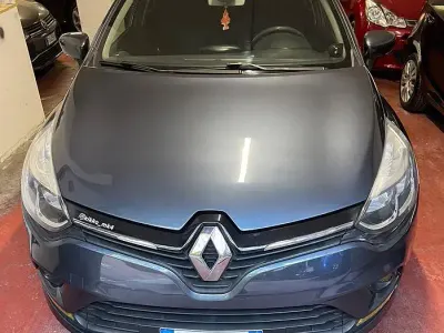 Begagnad Renault Clio IV Intens 90 HK (66 kW) 2017 Grå Sedan
