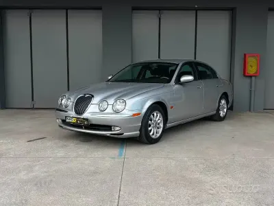 Usata Jaguar S-Type Executive 200 CV (147 kW) 2002 Grigio Berlina