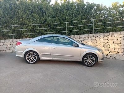 Usata Opel Astra Cabriolet 101 CV (74 kW) 2007 Grigio Cabrio