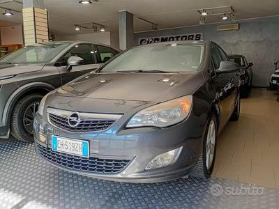 Usata Opel Astra Cosmo 110 CV (80 kW) 2011 Grigio Berlina