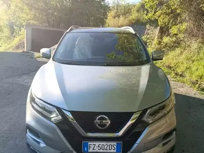 Usata Nissan Qashqai N-Connecta 140 CV (102 kW) 2019 Grigio SUV