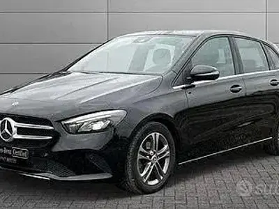 Käytetty Mercedes B180 116 HP (85 kW) 2019 Musta Tila-auto