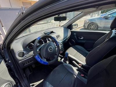 Usado Renault Clio II LE 48 CV (35 kW) 2008 Gris Berlina
