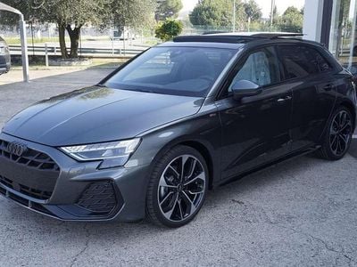 Grigio Nuova 2025 Audi A3 Sportback S-Line Utilitaria | 42.950 € (Cara)