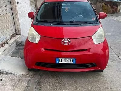 Usata Toyota iQ 68 CV (50 kW) 2010 Rosso Utilitaria