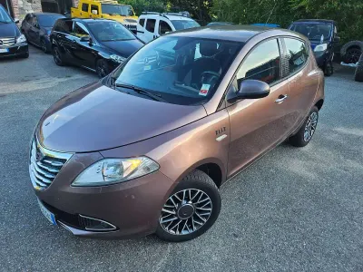 Usata Lancia Ypsilon 80 CV (58 kW) 2015 Bronzo Utilitaria