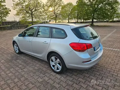 Gebraucht Opel Astra Cosmo 110 PS (80 kW) 2014 Grau Kombi