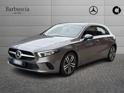 Gebraucht Mercedes A180 116 PS (85 kW) 2021 Grau Limousine