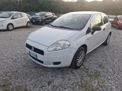 Usata Fiat Grande Punto 65 CV (47 kW) 2009 Bianco Utilitaria