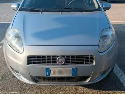 Usata Fiat Grande Punto 77 CV (56 kW) 2009 Grigio Utilitaria