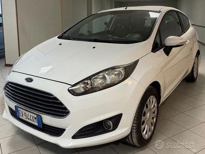 Usata Ford Fiesta Titanium 75 CV (55 kW) 2014 Bianco Utilitaria