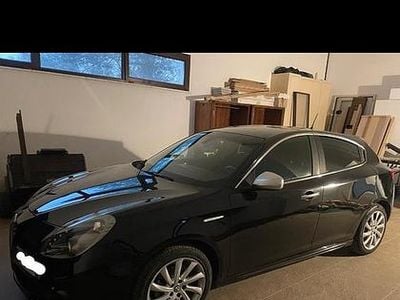 Begagnad Alfa Romeo Giulietta 105 HK (77 kW) 2012 Svart Halvkombi