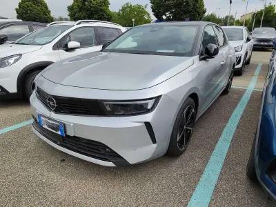 Usata Opel Astra Business 180 CV (132 kW) 2023 Argento Utilitaria