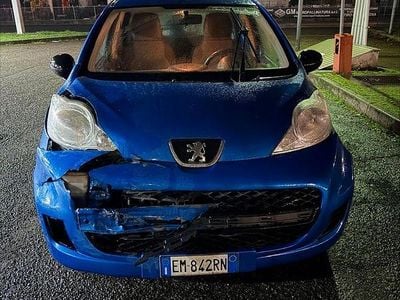 Usata Peugeot 107 68 CV (50 kW) 2012 Blu Utilitaria