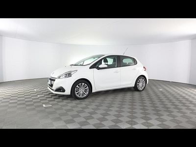 Bianco / pastello Usata 2016 Peugeot 208 Allure Utilitaria | 9900 € (Molto cara)