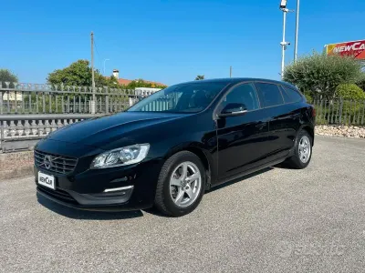 Usata Volvo V60 Kinetic 115 CV (84 kW) 2015 Nero Station wagon