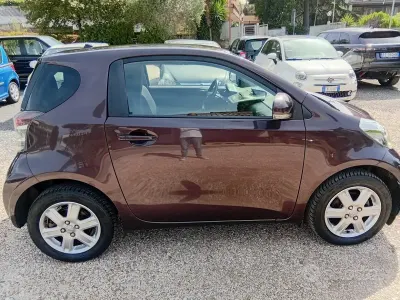 Usata Toyota iQ Sol 68 CV (50 kW) 2009 Viola Utilitaria