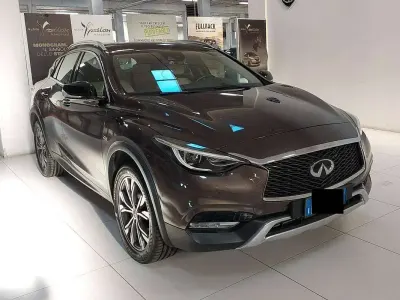 Usata Infiniti QX30 Premium 170 CV (125 kW) 2016 Bronzo SUV