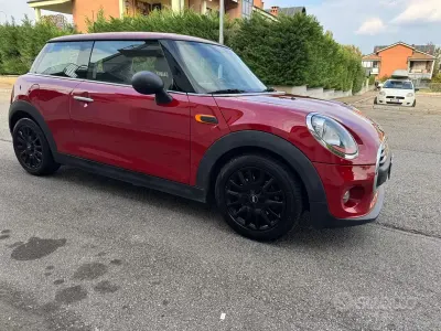 Usata Mini Cooper 75 CV (55 kW) 2017 Rosso Utilitaria