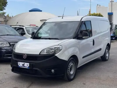 Usata Fiat Doblò S 105 CV (77 kW) 2022 Bianco Monovolume