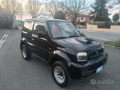 Usata Suzuki Jimny 86 CV (63 kW) 2006 Nero SUV