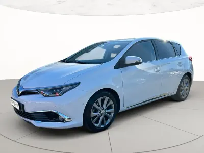 Usata Toyota Auris Lounge 112 CV (82 kW) 2016 Bianco Berlina
