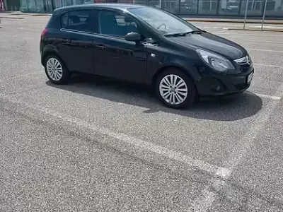 Usata Opel Corsa 85 CV (62 kW) 2015 Nero Utilitaria