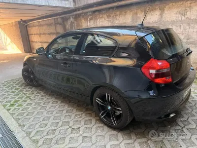 Usata BMW 118 143 CV (105 kW) 2011 Nero Utilitaria