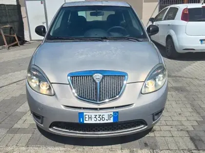 Usata Lancia Ypsilon 75 CV (55 kW) 2011 Beige Utilitaria