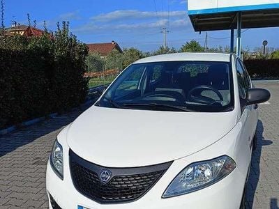 Usata Lancia Ypsilon Gold 69 CV (50 kW) 2018 Utilitaria