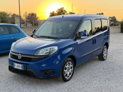 Usata Fiat Doblò Lounge 120 CV (88 kW) 2017 Bluazzurro Monovolume