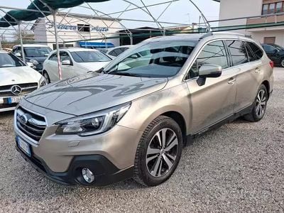 Usata Subaru Outback Premium 175 CV (128 kW) 2018 Grigio Station wagon