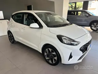 Używany Hyundai i10 67 KM (49 kW) 2023 Biały Hatchback