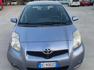 Usata Toyota Yaris Sol 90 CV (66 kW) 2010 Utilitaria