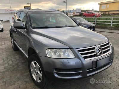 Usata VW Touareg R 174 CV (127 kW) 2005 Grigio SUV