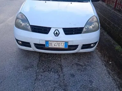 Usata Renault Clio II 68 CV (50 kW) 2007 Bianco Berlina