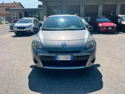 Usata Renault Clio II Luxe 101 CV (74 kW) 2010 Grigio Berlina
