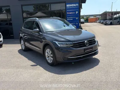 Usata VW Tiguan Life 150 CV (110 kW) 2021 Grigio SUV