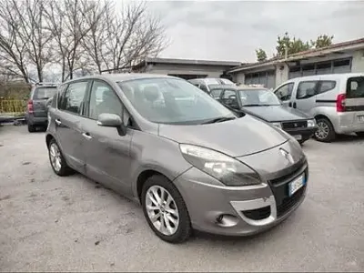 Usata Renault Scénic III 110 CV (80 kW) 2011 Grigio Monovolume